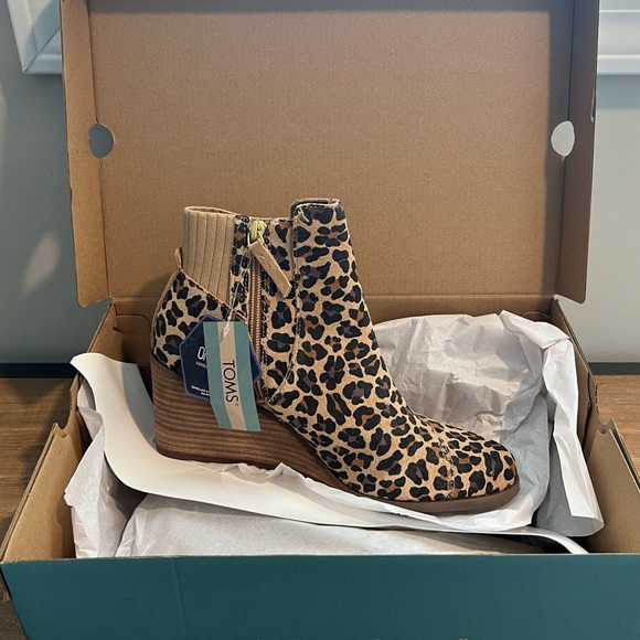NWT TOMS Leopard Print Wedge Ankle Booties - Picture 2 of 11